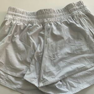 Lulu Tracker white shorts